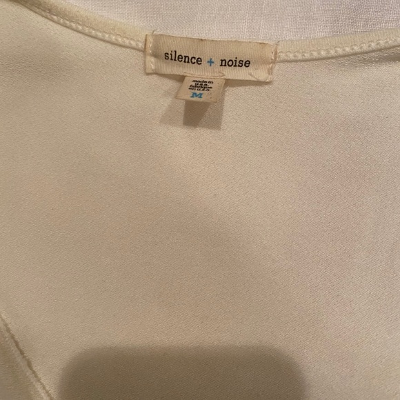 White-cream long sleeve cross cross drape front - Picture 2 of 4